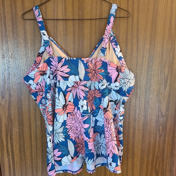 Swimsuits for All Floral Swimsuit Top in Size with Built in Bra in Size 20 - Picture 4 of 7